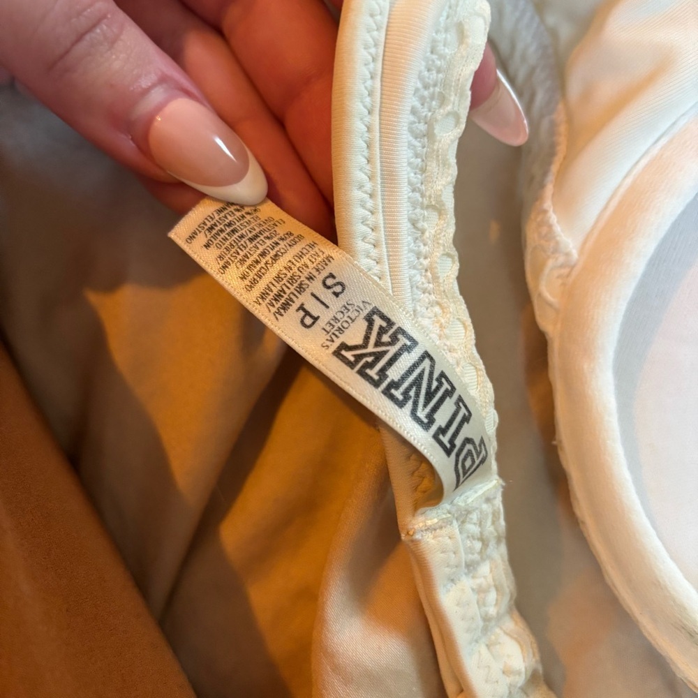 Elegant Cream Lace Halter Bralette - Picture 3 of 3